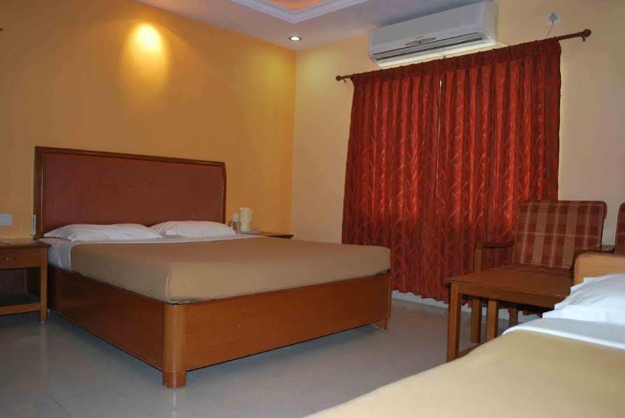 The Chakrie Residency Hotel Tirupati Exterior photo