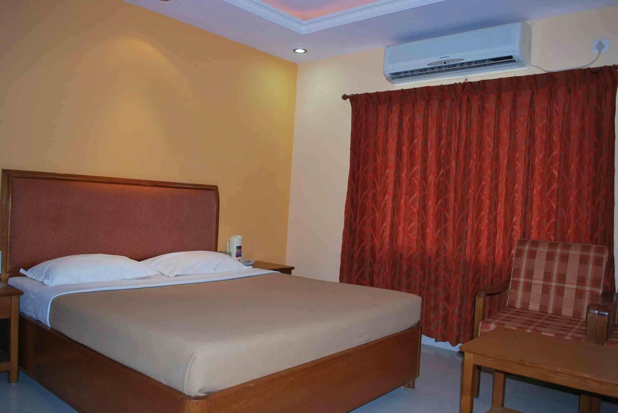 The Chakrie Residency Hotel Tirupati Exterior photo