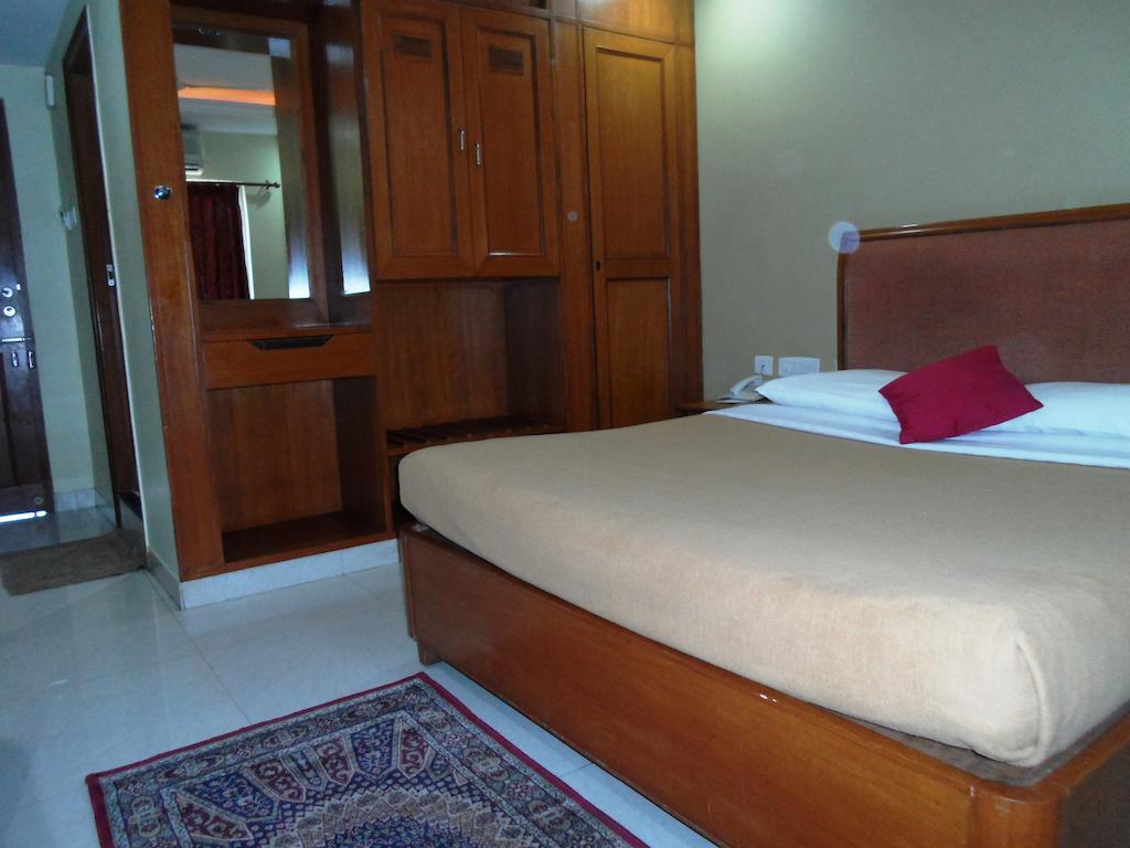 The Chakrie Residency Hotel Tirupati Room photo