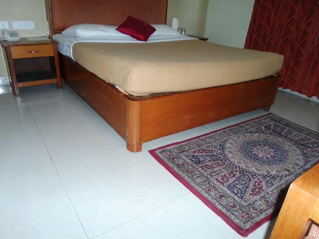 The Chakrie Residency Hotel Tirupati Room photo